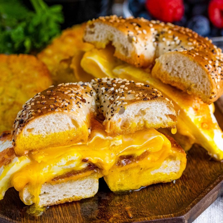 Bacon & Eggs Bagel (D)