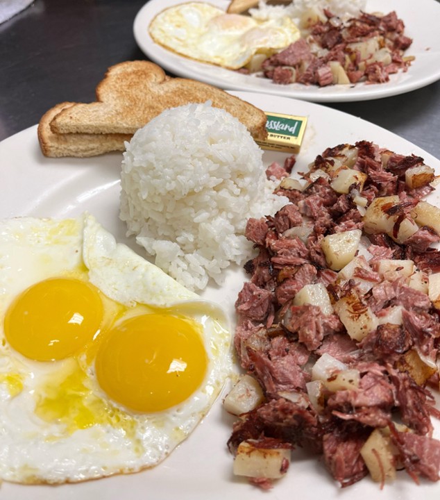 Fresh Corned Beef Hash & Eggs Plate