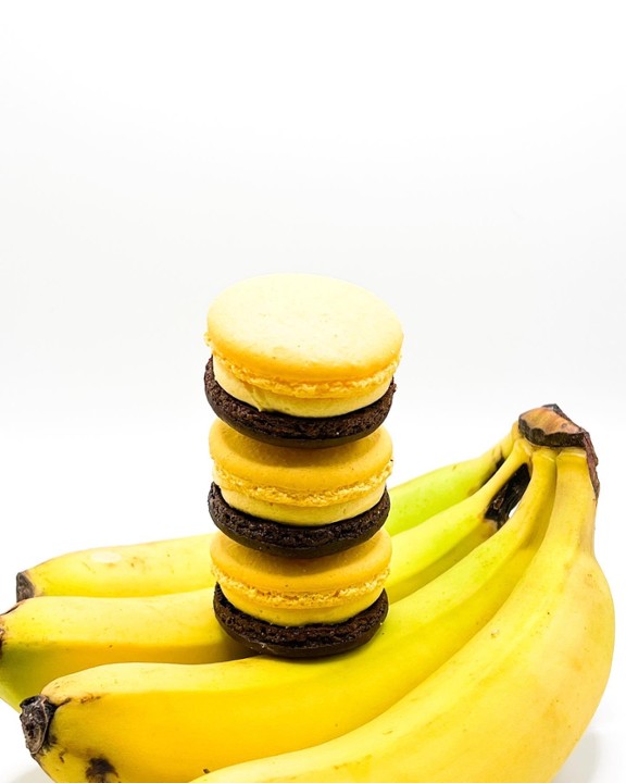 Chocolate-Covered Banana Macaron