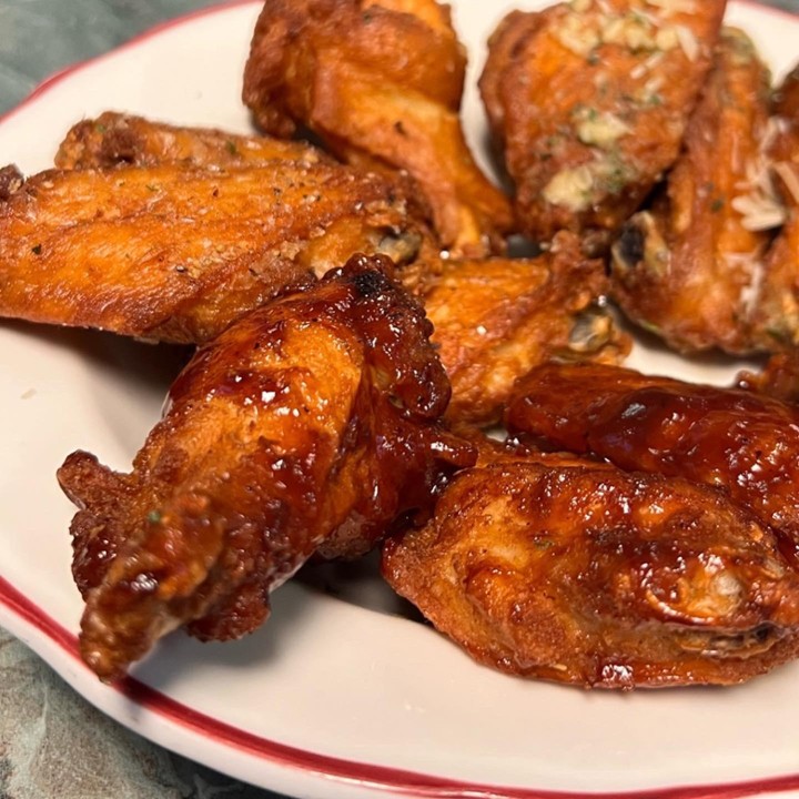 CHICKEN WINGS BONE-IN (8)