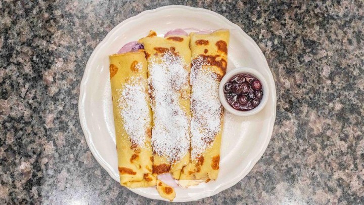 BLUEBERRY AND SOUR CREME CREPES