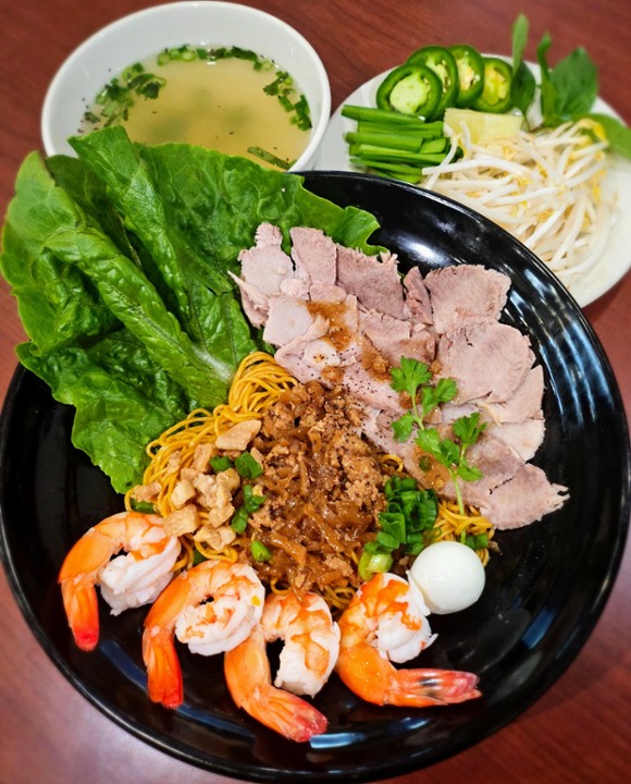 E-2. Mi Kho Thap cam ( Egg Noodle with meatsauce)