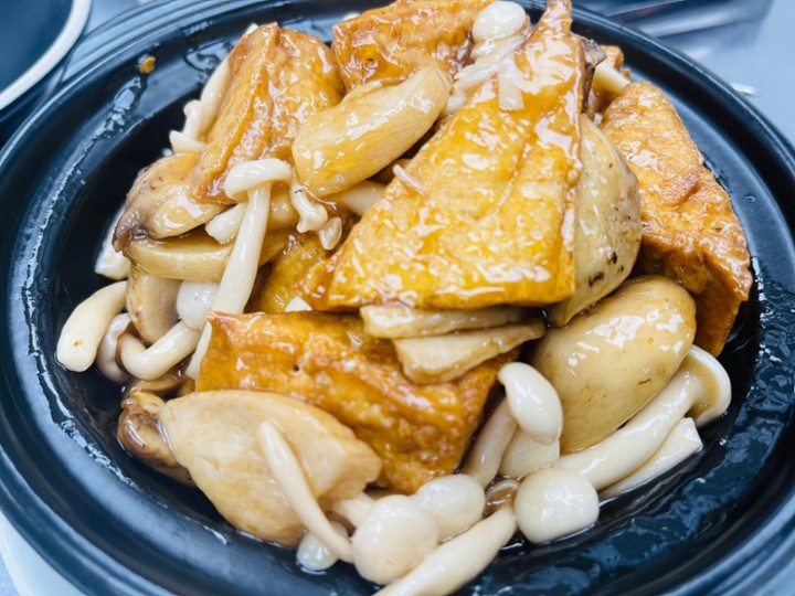 Mixed Mushroom & Fried Tofu三鲜菇豆腐