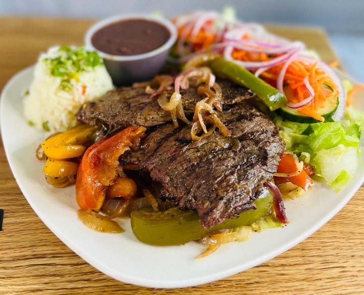 Bistec Encebollado (3 (beef steak with vegetables)