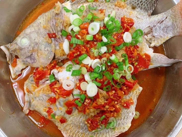 D6剁椒蒸侧鱼 Steamed Whole Fish with Chili