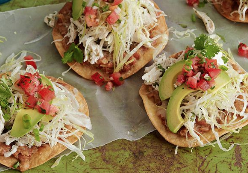 TOSTADAS CON CARNE