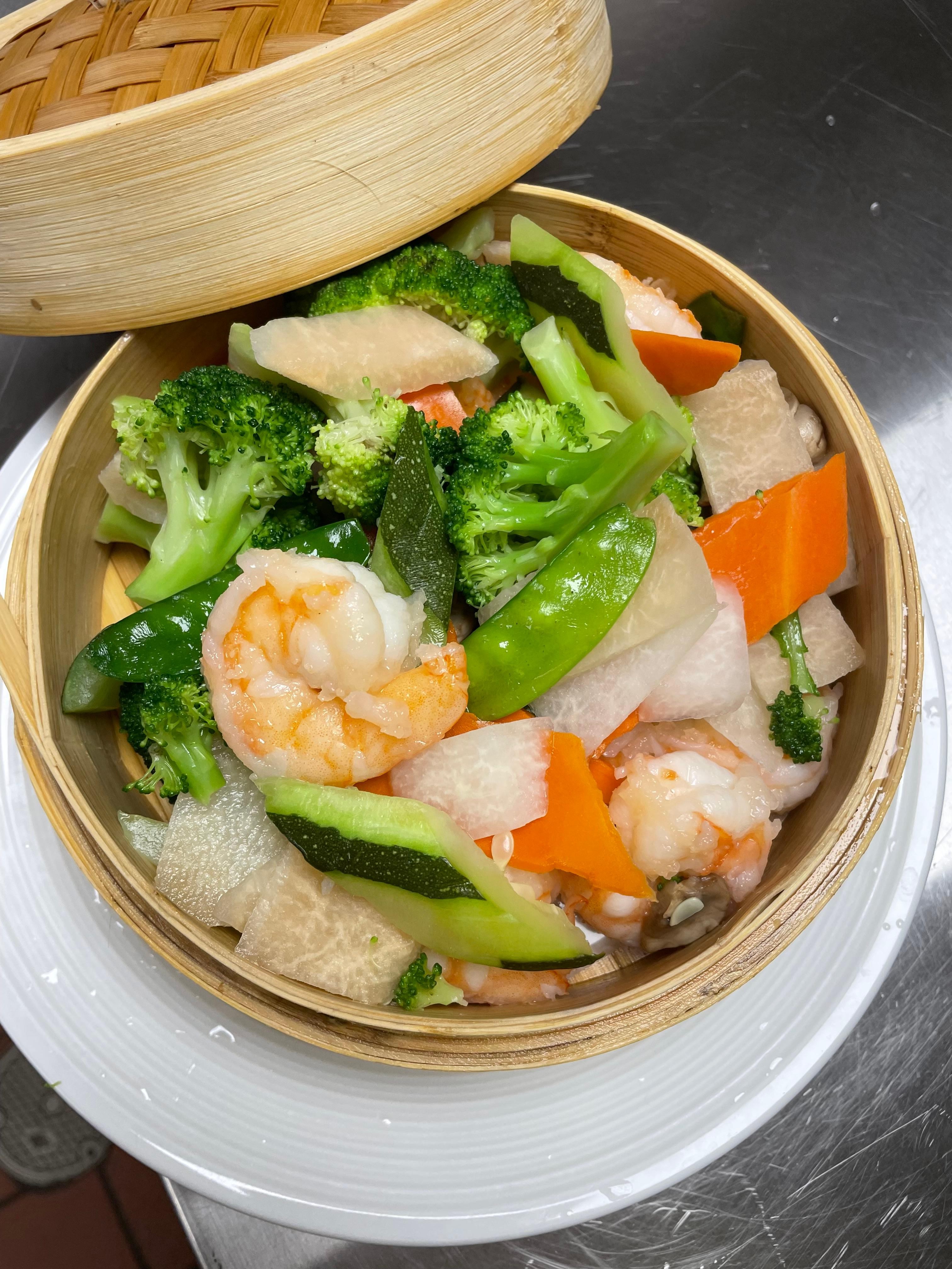 Steamed shrimp veggies