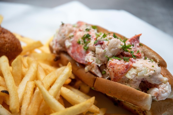 New England lobster roll