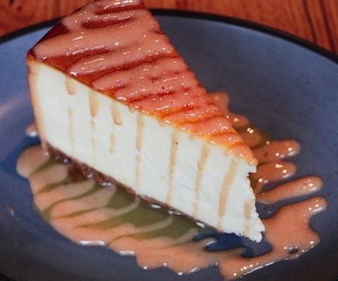 Passionfruit Cheesecake (v)