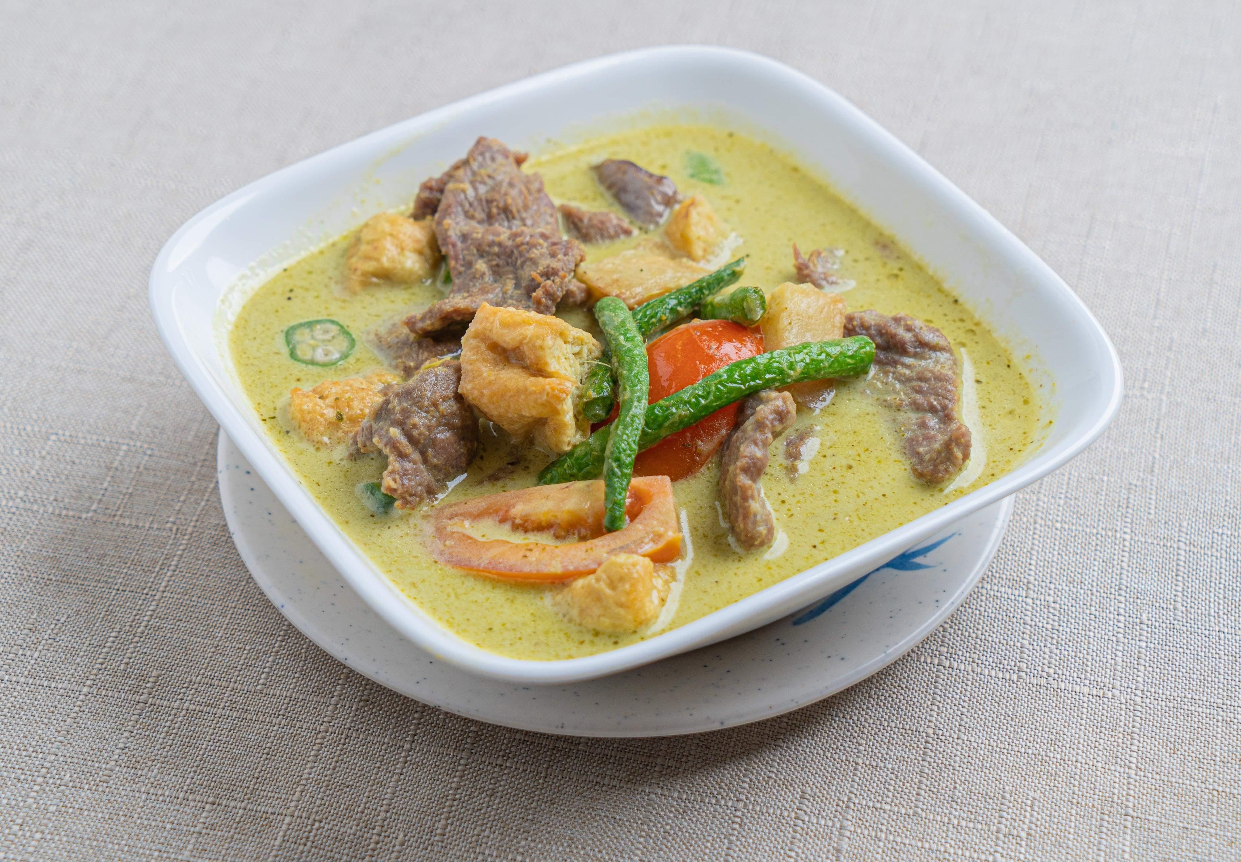 E29. Green Curry Beef