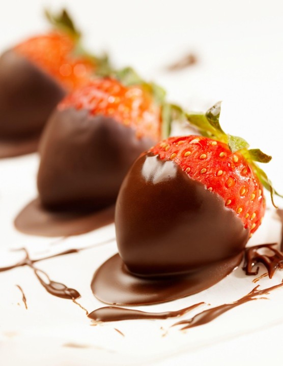 Holiday Chocolate Dipped Strawberries