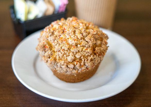 Pumpkin Cheesecake Muffins (v)