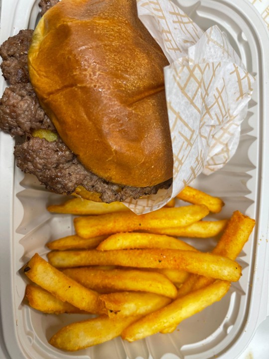 Kid burger w/ fries