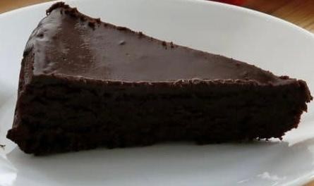 FLOURLESS CHOCOLATE CAKE