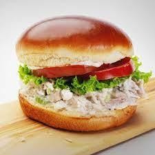 CHICKEN SALAD SANDWICH WITH LETTUCE AND TOMATO