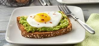 FRESH AVOCADO TOAST WITH 1 FRIED EGG ON TOP
