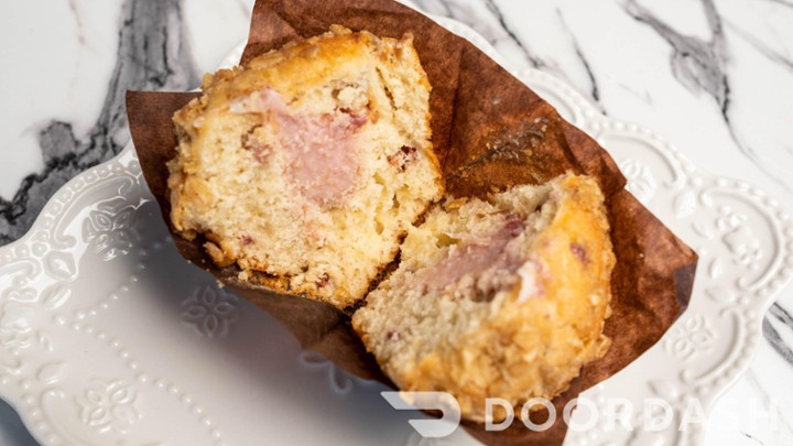 Strawberry Rhubarb Parfait Muffin