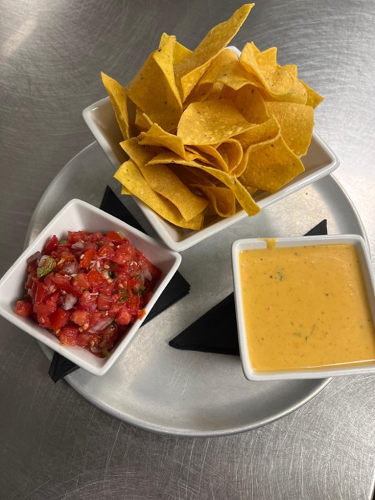 Chips and Queso\w Pico