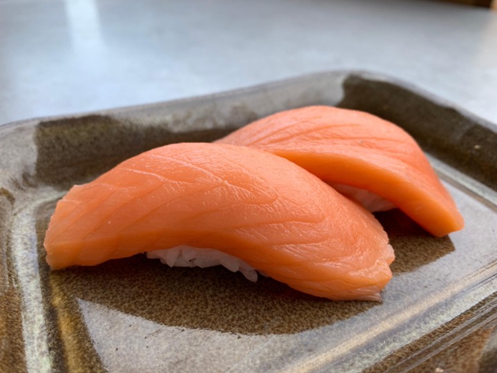 Smoked Salmon/Sake Kunsei Nigiri