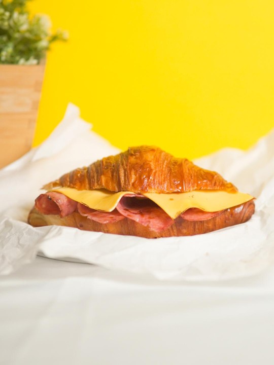 Smoked Turkey Ham & Cheese Croissant