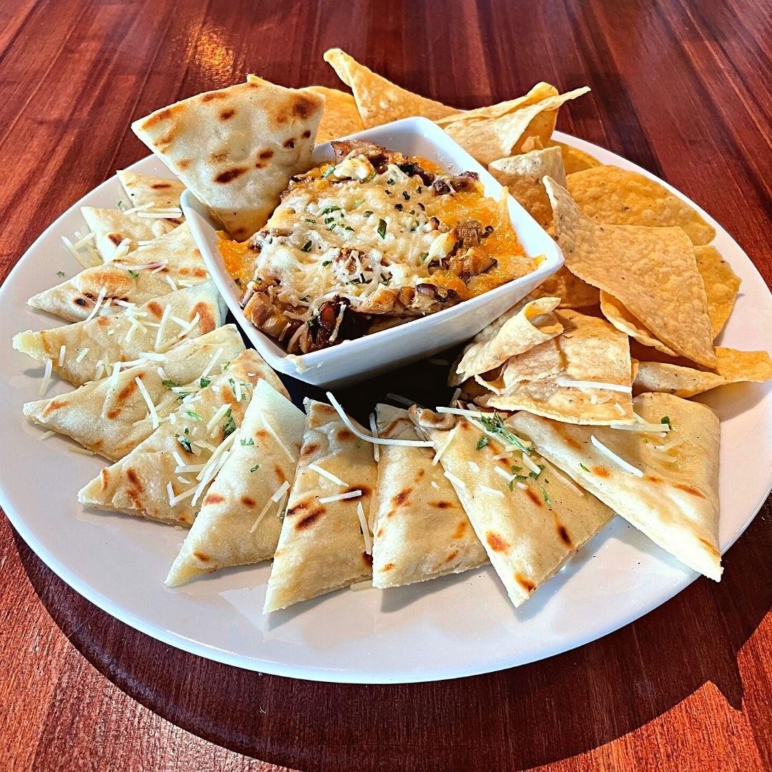 BAKED CHICKEN AND ARTICHOKE DIP