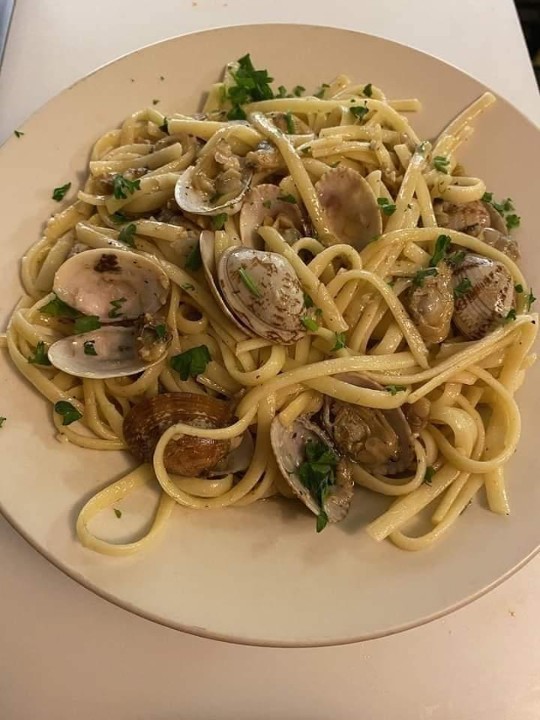 LINGUINE WITH CLAMS