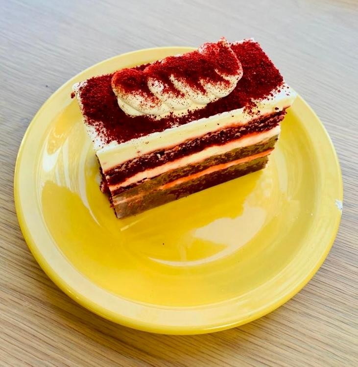 RED VELVET CAKE SLICE
