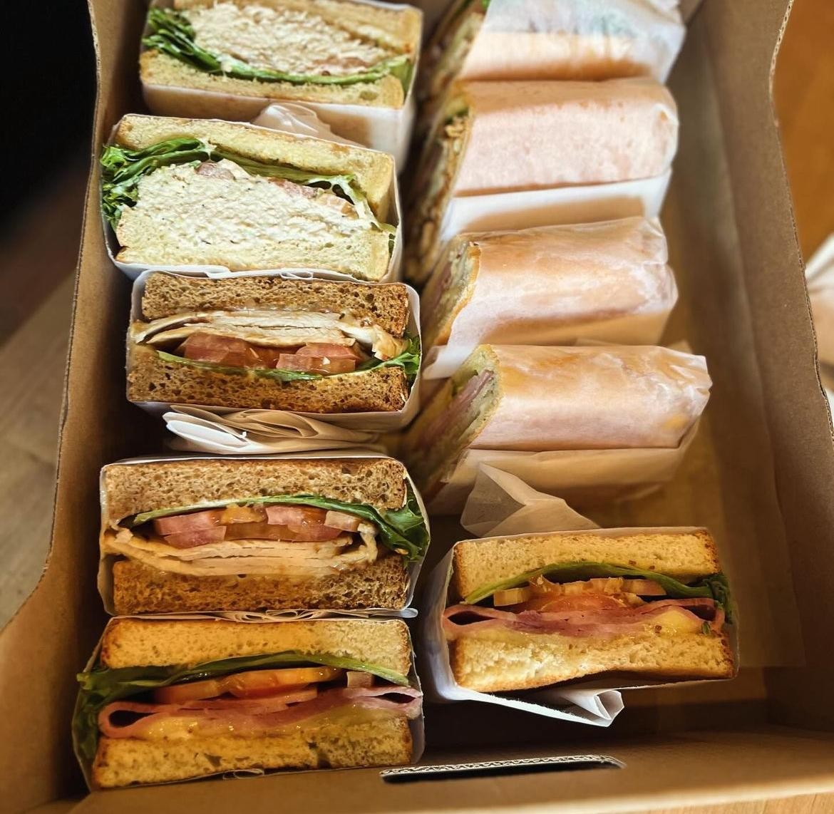 sandwich tray (5 cut in half)