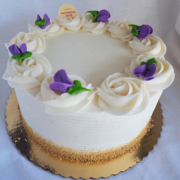 White creme cake