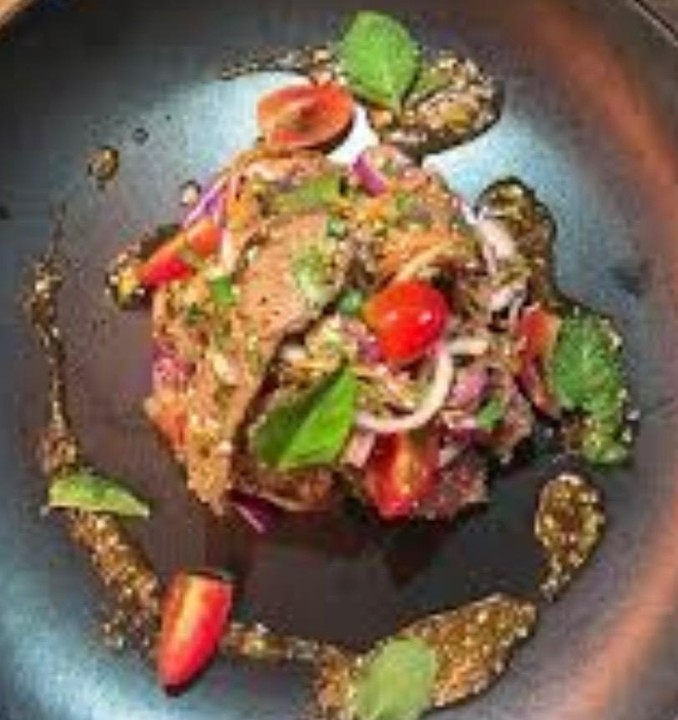 Yum Neua Yang (Spicy Grilled Beef Salad)