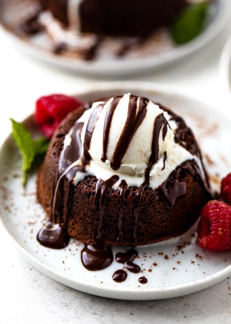 Chocolate Cake LAVA w/ Ice cream