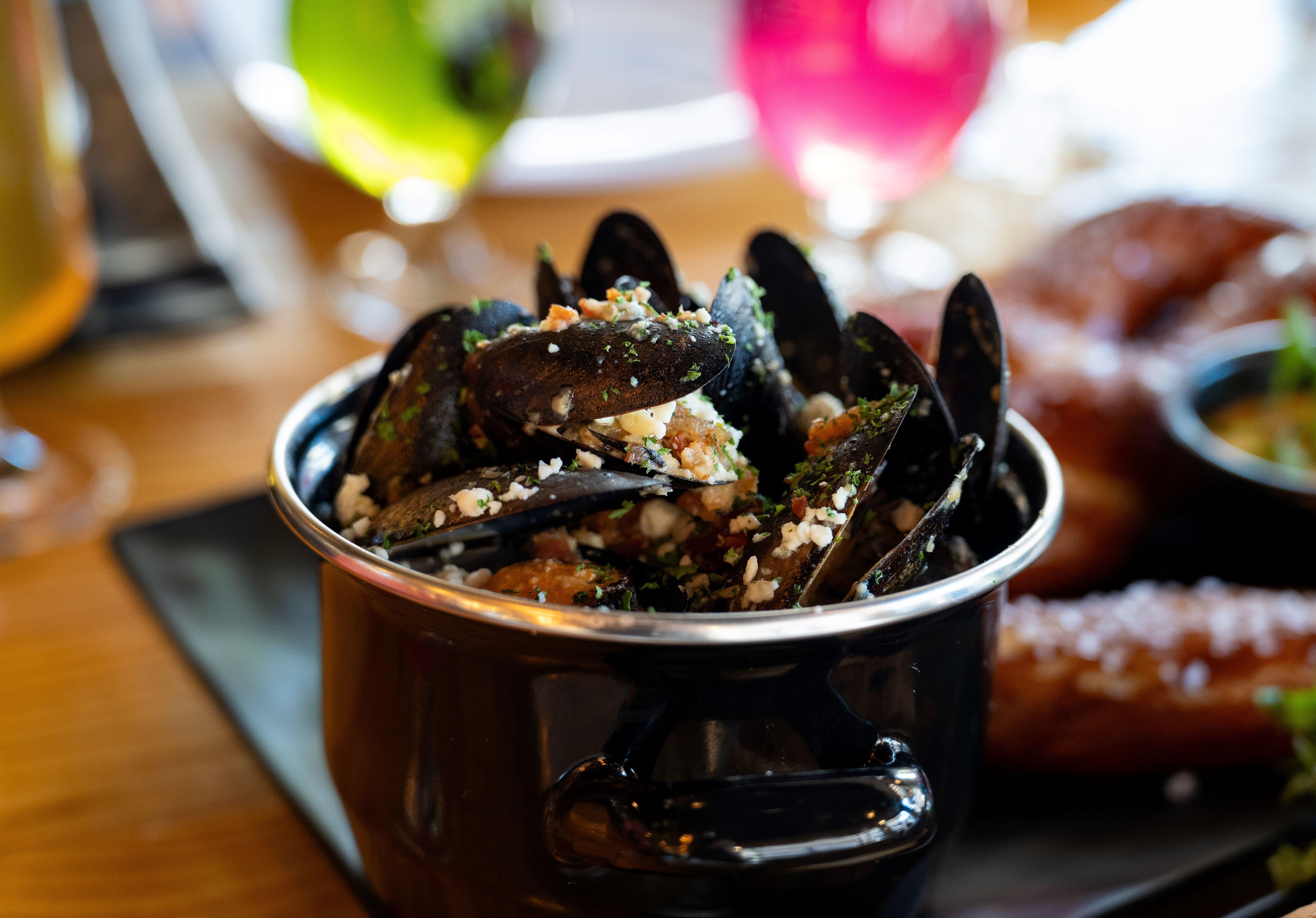 Blue Cheese and Bacon Mussels (1 lb)