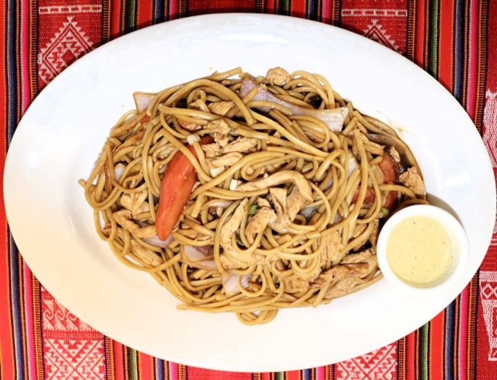 Tallarin Saltado de Pollo