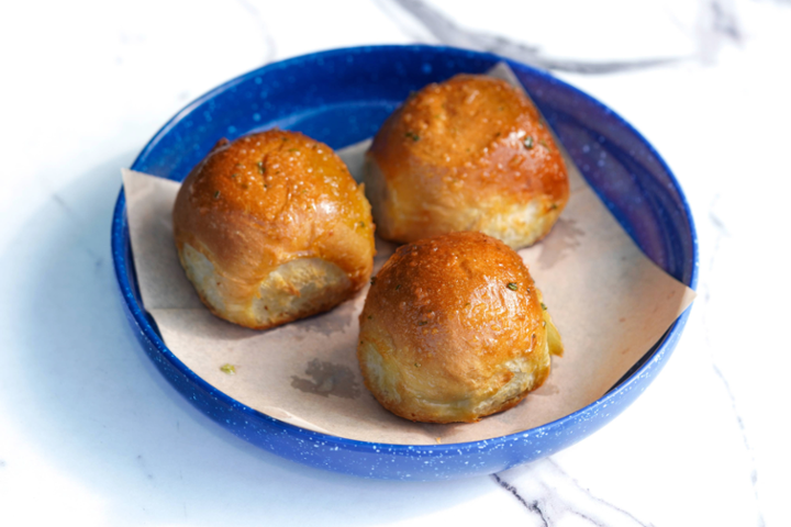 3 GARLIC BREAD (PAN DE AJO)