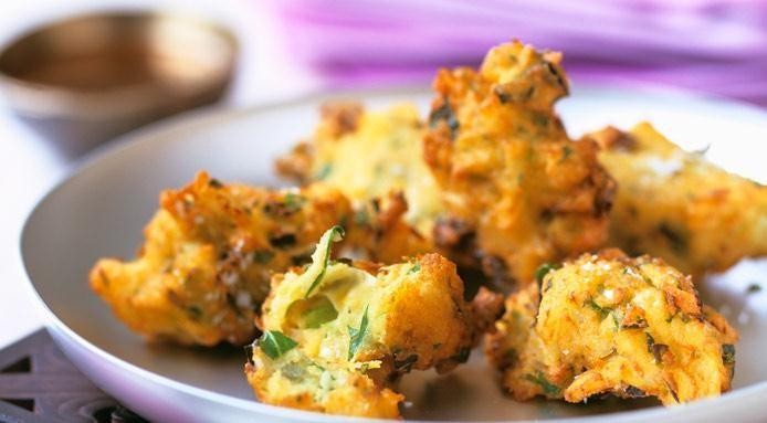 MIX VEG PAKODAS (FRITTERS)