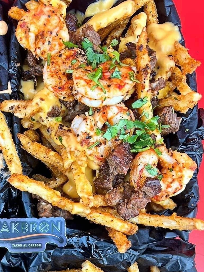 Asada fries with shrimp