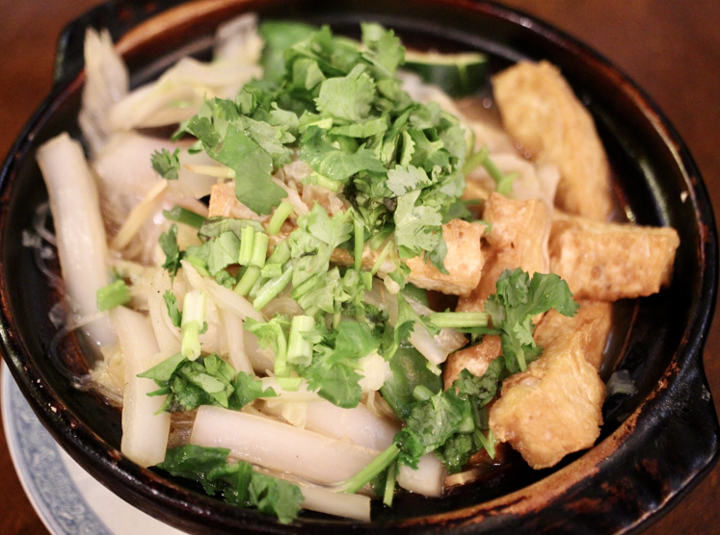 Veg. Tofu & Glass Noodles in Hot Pot 什菜豆腐粉丝煲