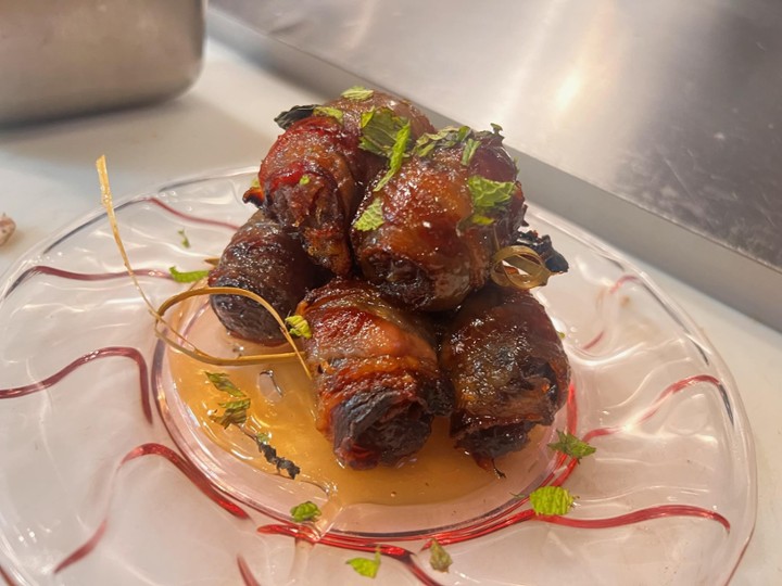 Gorgonzola stuffed dates