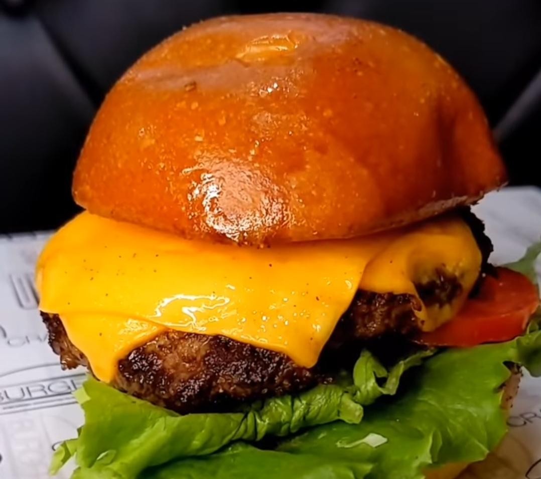 CLASSIC CHEESE BURGER