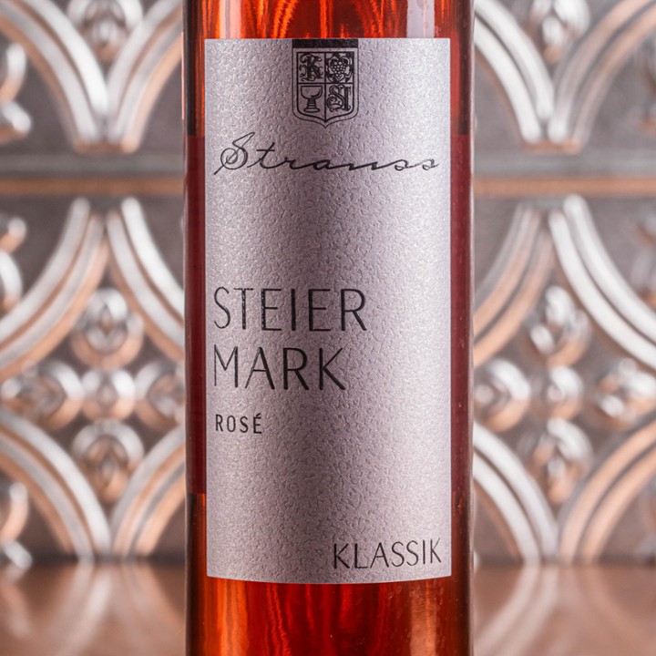Strauss Rose Pour