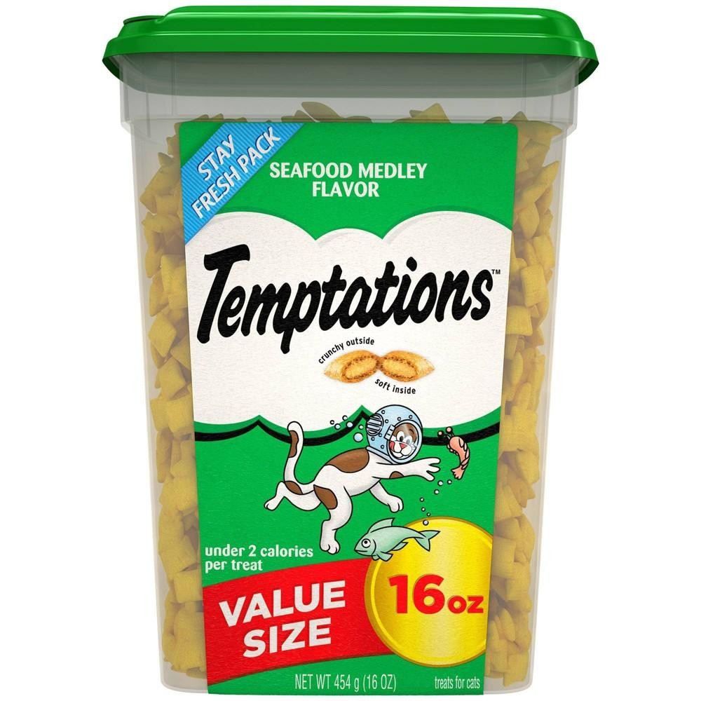 Temptations Seafood Medley Flavor Crunchy and Soft Cat Treats  16 Oz Tub