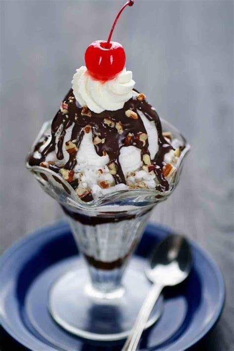 Ice Cream Vanilla Sundae