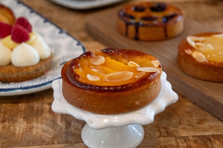 SMALL PEACH ALMOND TART