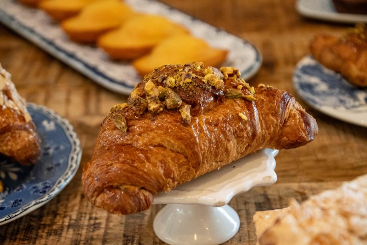 PISTACHIO CROISSANT