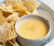 Beer Infused Queso & chips (Queso con infusión)