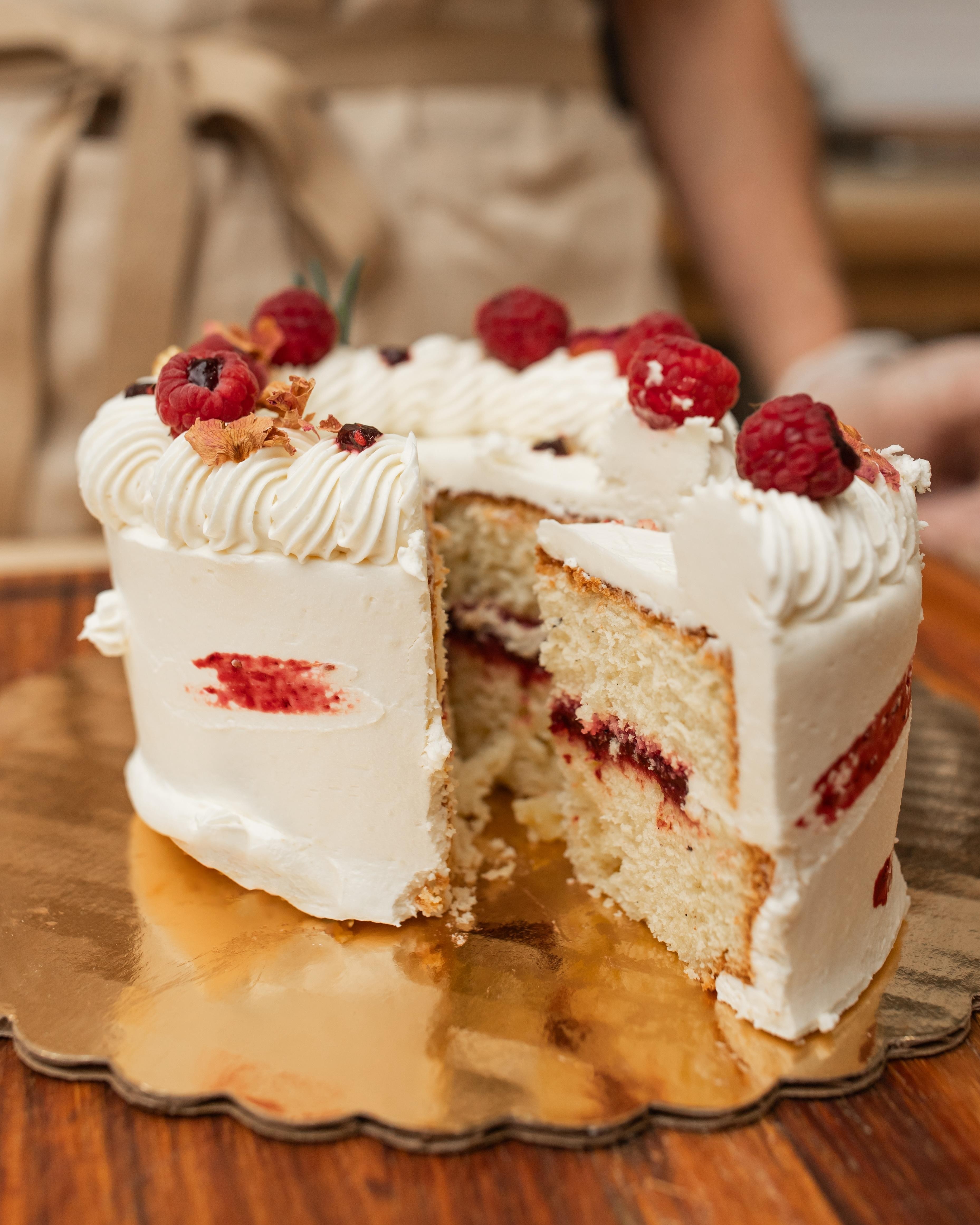 4" Vanilla and Raspberry Cake