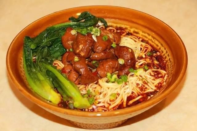 Braised Chitterlings Noodle Soup红烧肥肠面