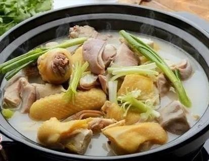 Stewed Chicken And Pork Tripe Rice Noodles Soup猪肚鸡米线
