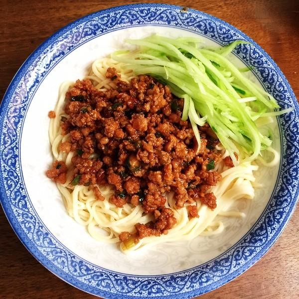 Jajun noodle with ground pork and cucumber炸酱面