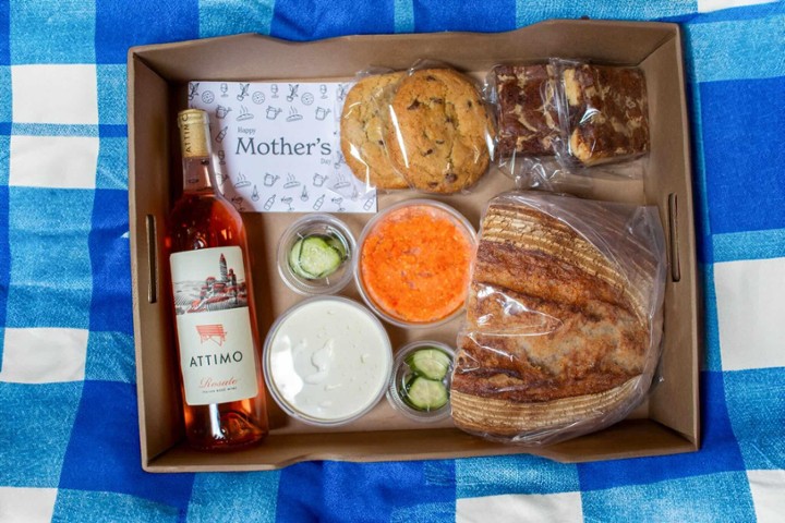 MOTHERS DAY PICNIC SPREADS BOX